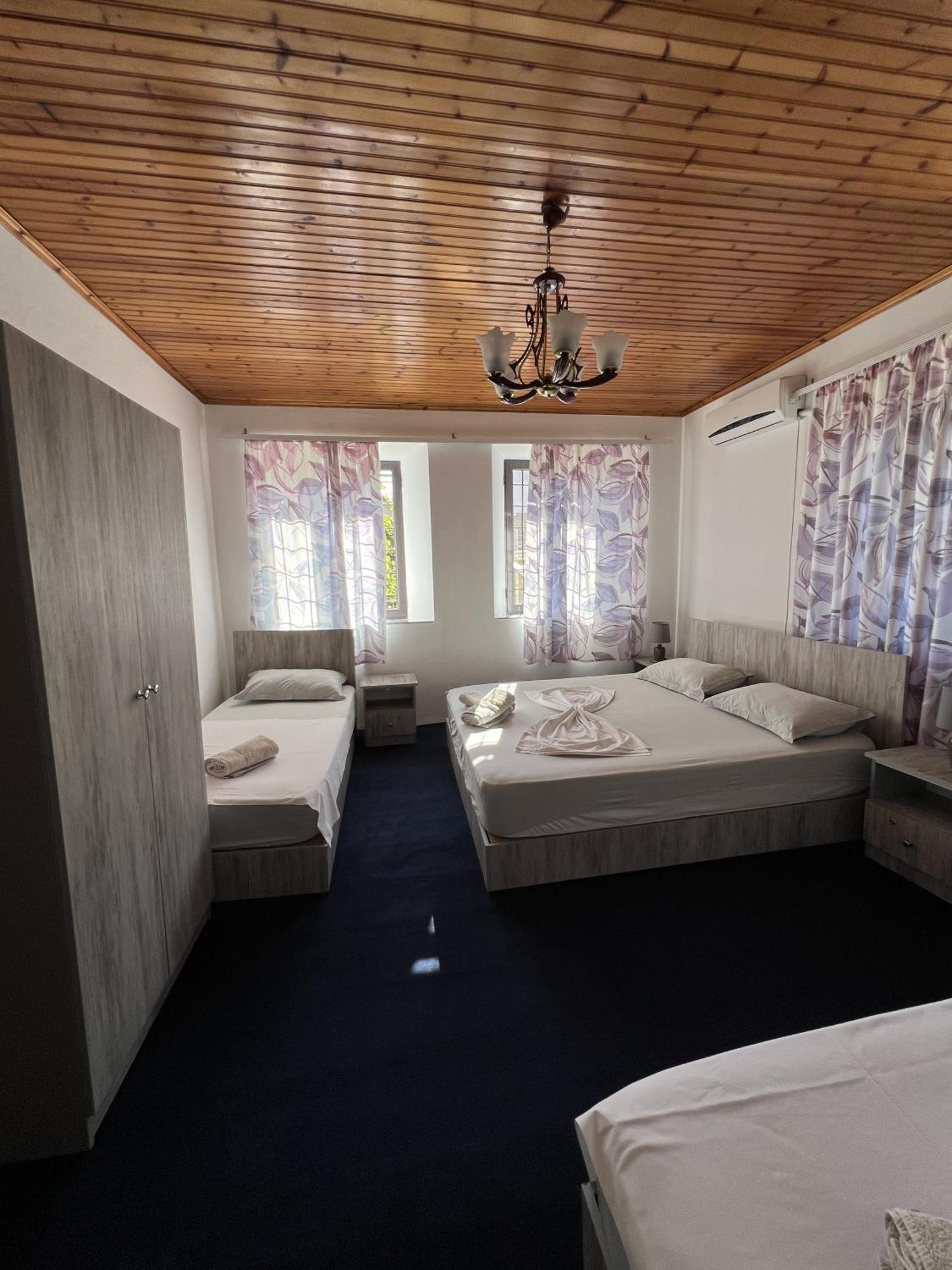 Onetwosleep Guesthouse Shkodra Exterior foto