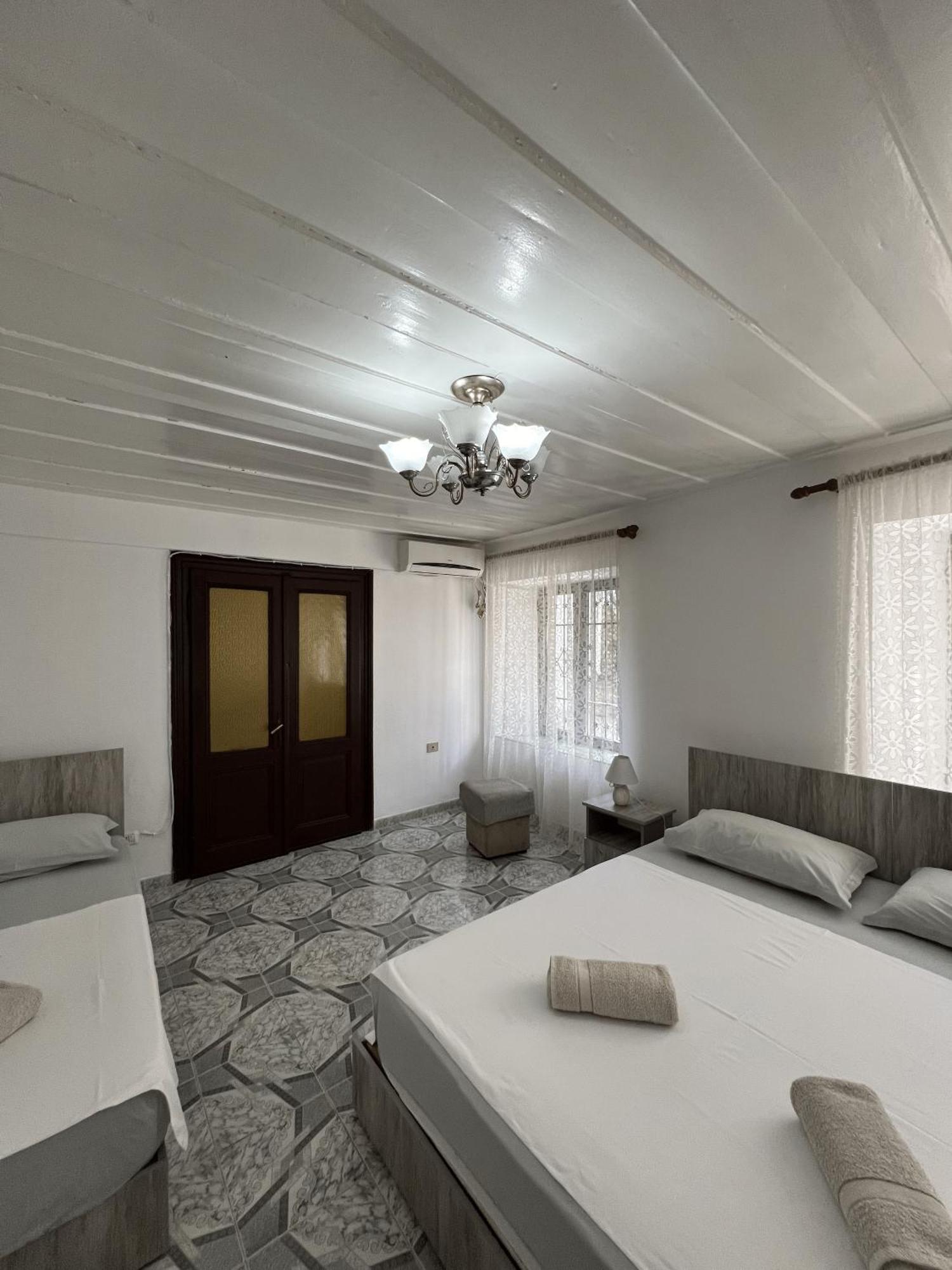 Onetwosleep Guesthouse Shkodra Exterior foto